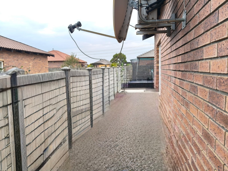 3 Bedroom Property for Sale in Waterval East North West